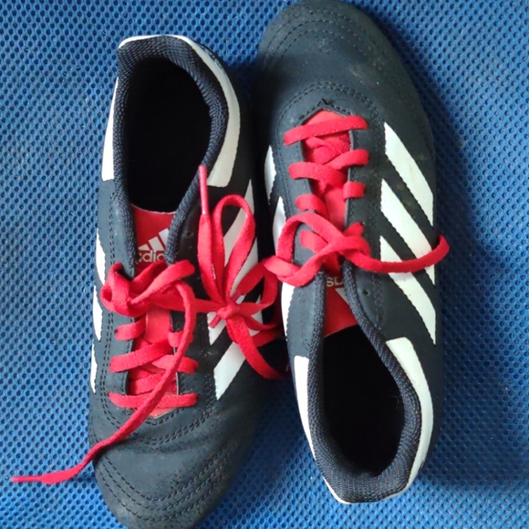 adidas Other - ADIDAS boys size 2 1/2 sweet sneakers